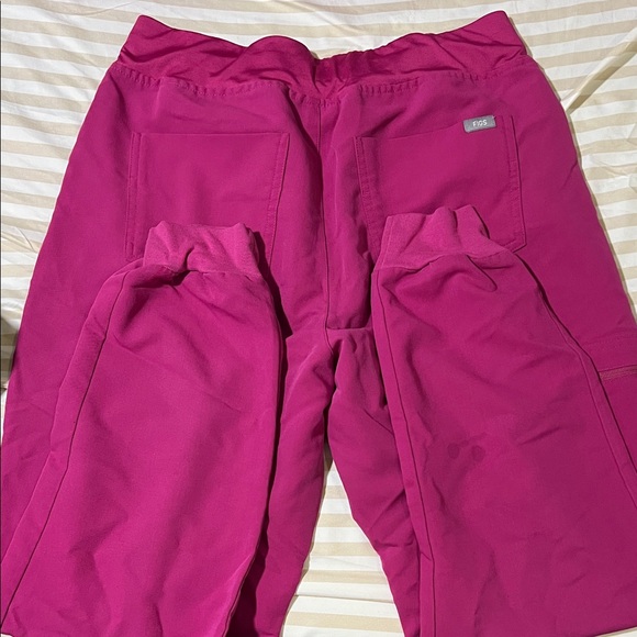 Figs Raspberry Scrub Set with Blue Accents - Picture 5 of 6